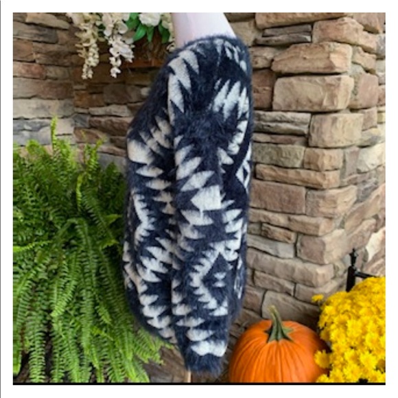 Sweater - Picture 5 of 6